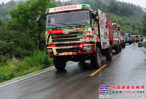 陕汽杯卡车越野赛奉节高海拔赛道迎来一群特殊客人