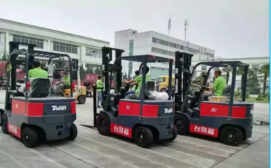 叉车雨季防护措施